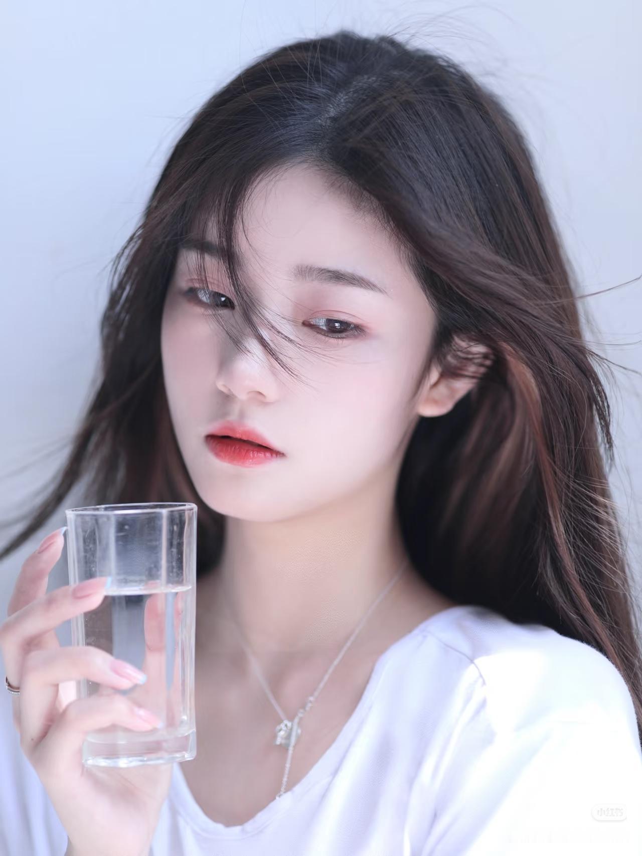 美女“左点儿”，颜值爆表，气质出众，让人沦陷！