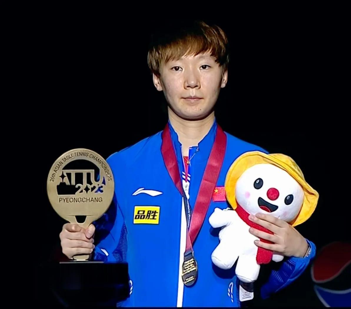 王曼昱，久违的女单冠军！#王曼昱获得平昌亚锦赛女单冠军# 
也恭喜国乒包揽前四：