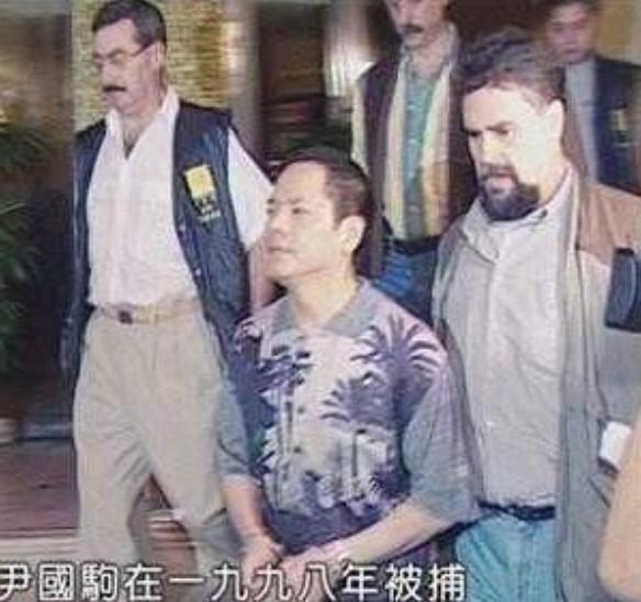 2012年，崩牙驹出狱后找到小弟洗米华说：“当初我借你三千万，如今我要十分之一的