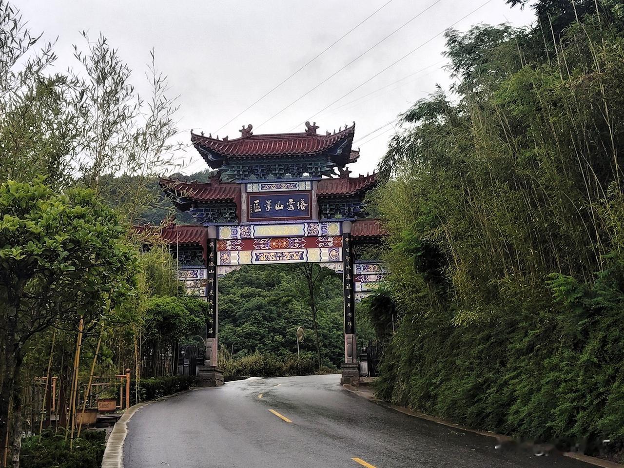 悠悠明月北升。