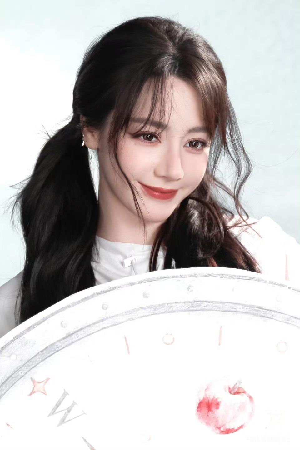 人可爱 系鞋带也如此可爱呀