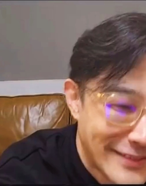 咱情场老手不应该这么马失前蹄吧，怎么听到一句要演夫妻开心得花枝乱颤笑成这样 