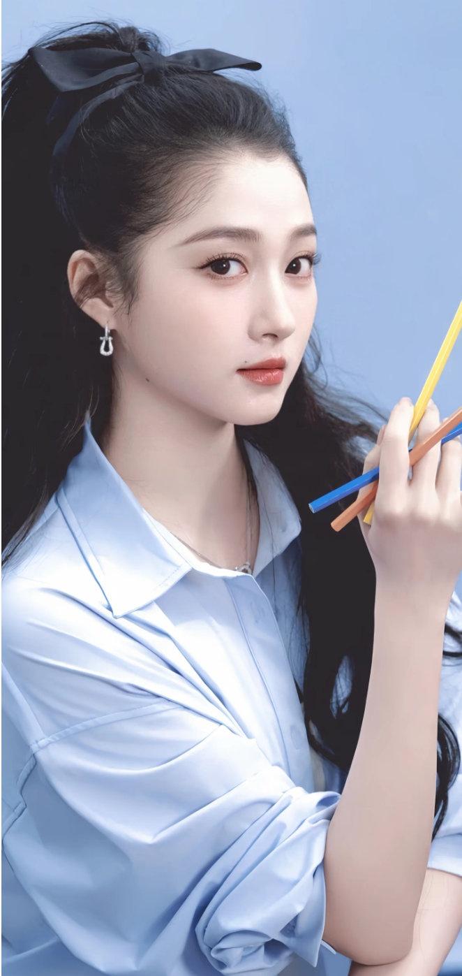 刷到关晓彤卸妆片段真的被惊到
别的明星卸妆堪比换张脸
到她这儿就跟擦掉一层浮尘似