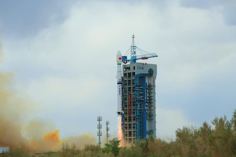 看到“古有快马送信”这个上联，瞬间感觉穿越到了古代的驿站。想象一下那骏马嘶鸣、尘