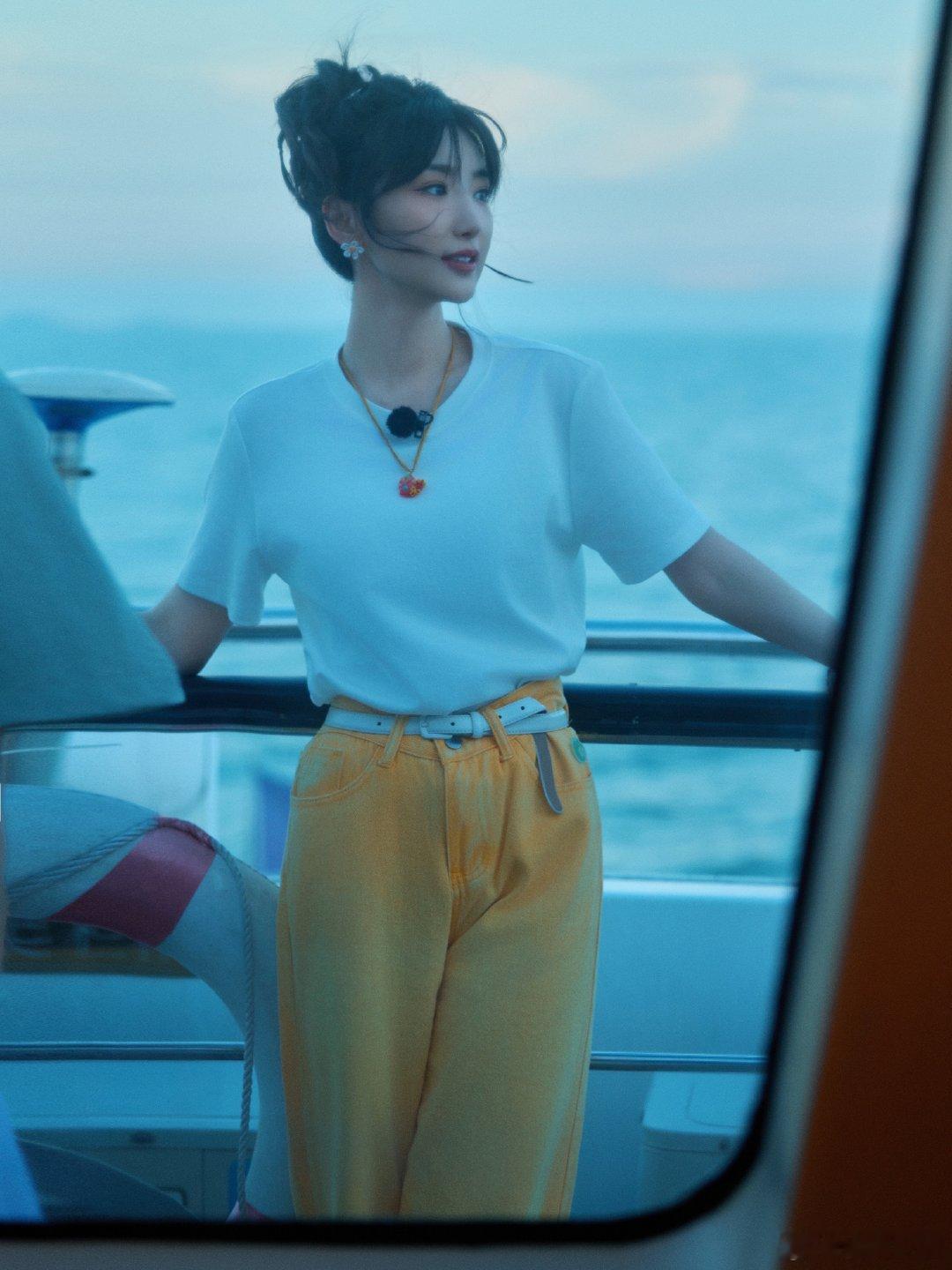 在演艺的浩瀚星空中，毛晓彤无疑是那颗最耀眼的星辰。她以精湛的演技，塑造了无数深入