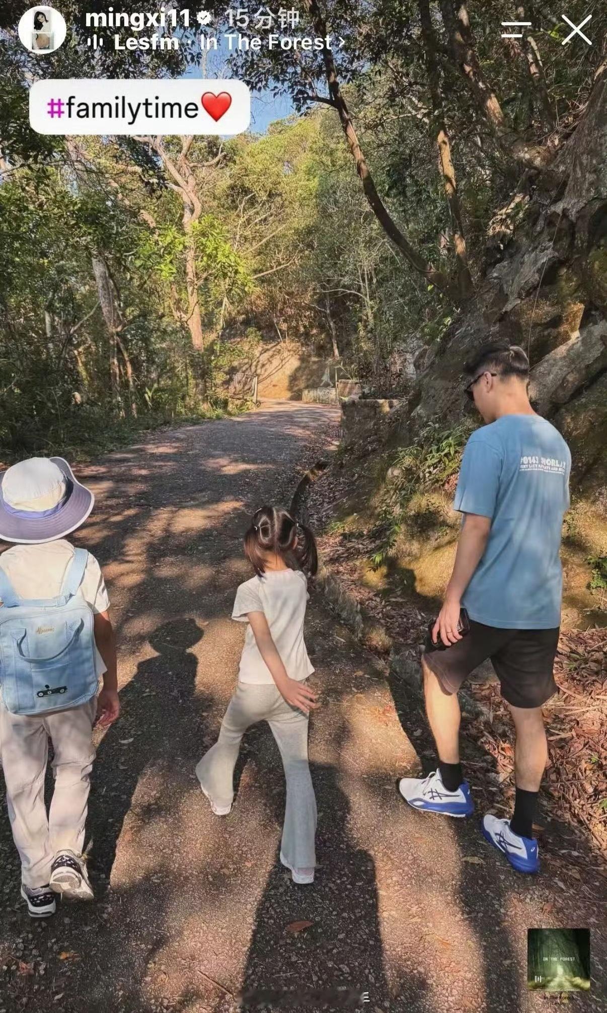 奚梦瑶何猷君带儿女爬山奚梦瑶何猷君儿女好高 奚梦瑶何猷君带儿女爬山，儿子6岁女儿