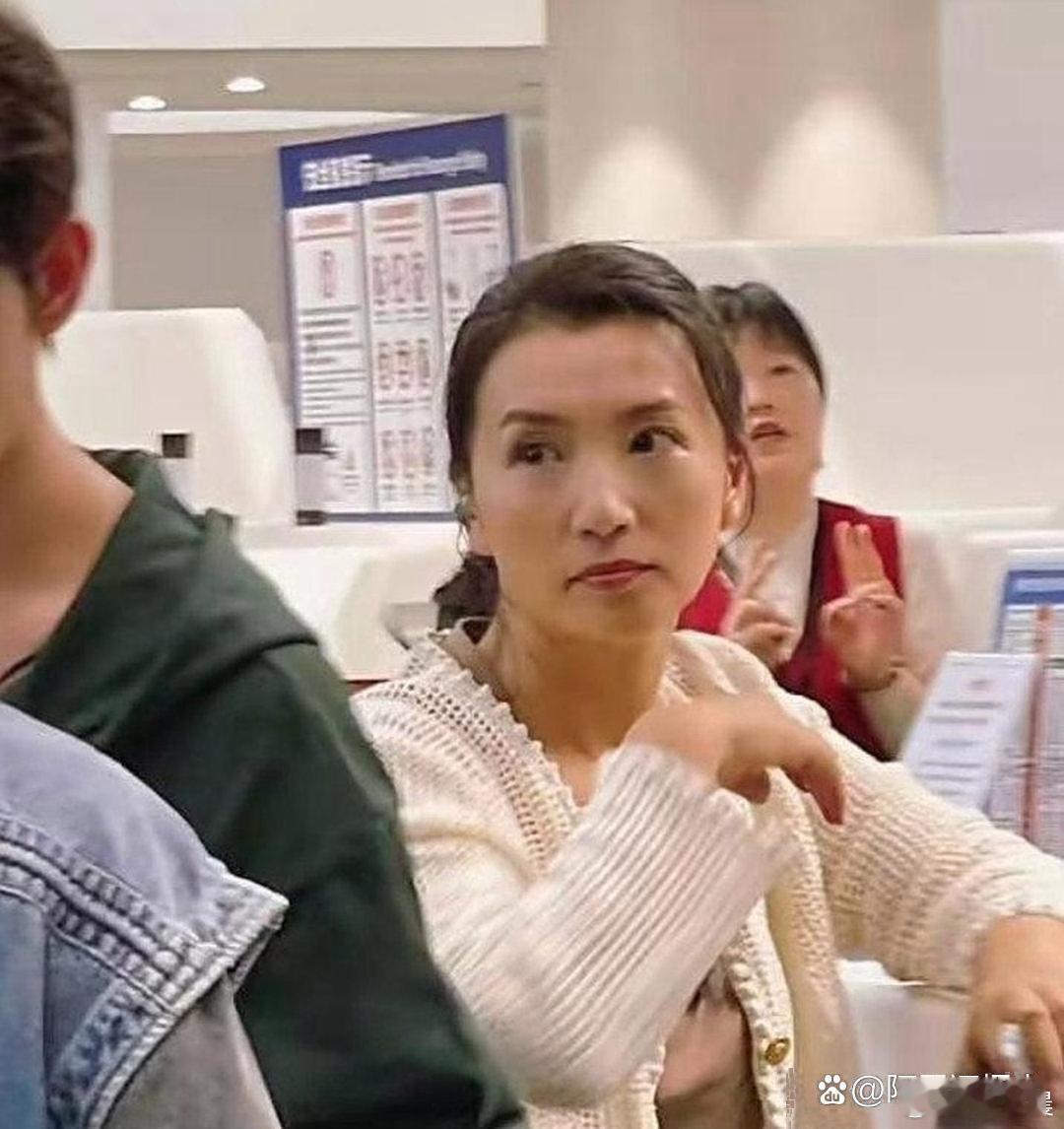 还记得当年风情万种的万人迷陈好，如今也有了岁月痕迹，时光终究不会放过谁。 ​​​