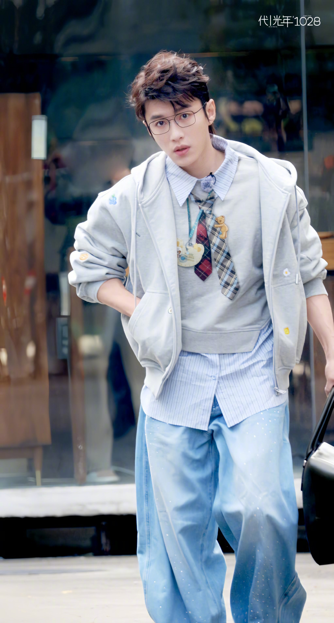 代旭路透能当写真用代旭路透还在出神图 代旭的路透真的不用修，随手抓拍都像精心拍的