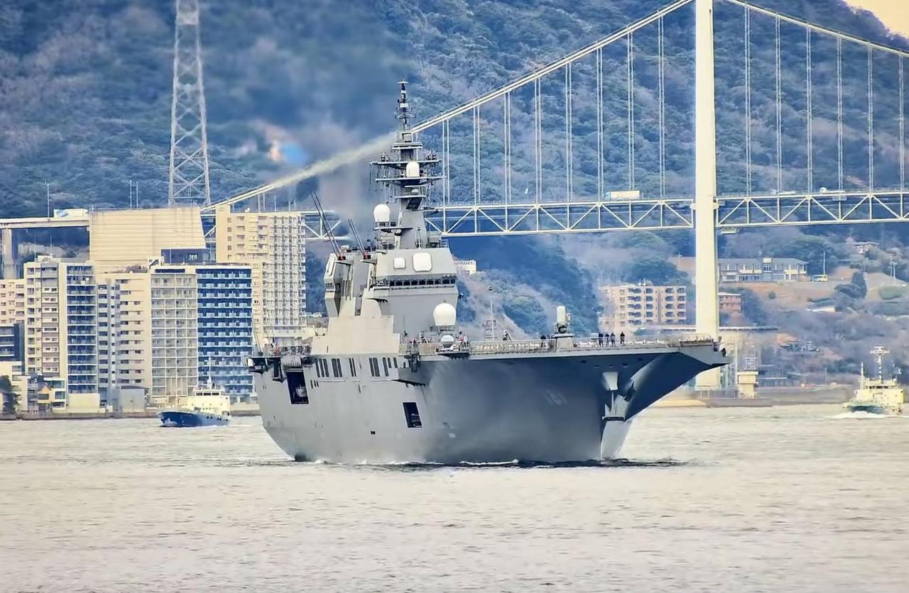 日本海上自卫队日本海上自卫队 日向级日本日向级（DDH-181）西向航行，进入日