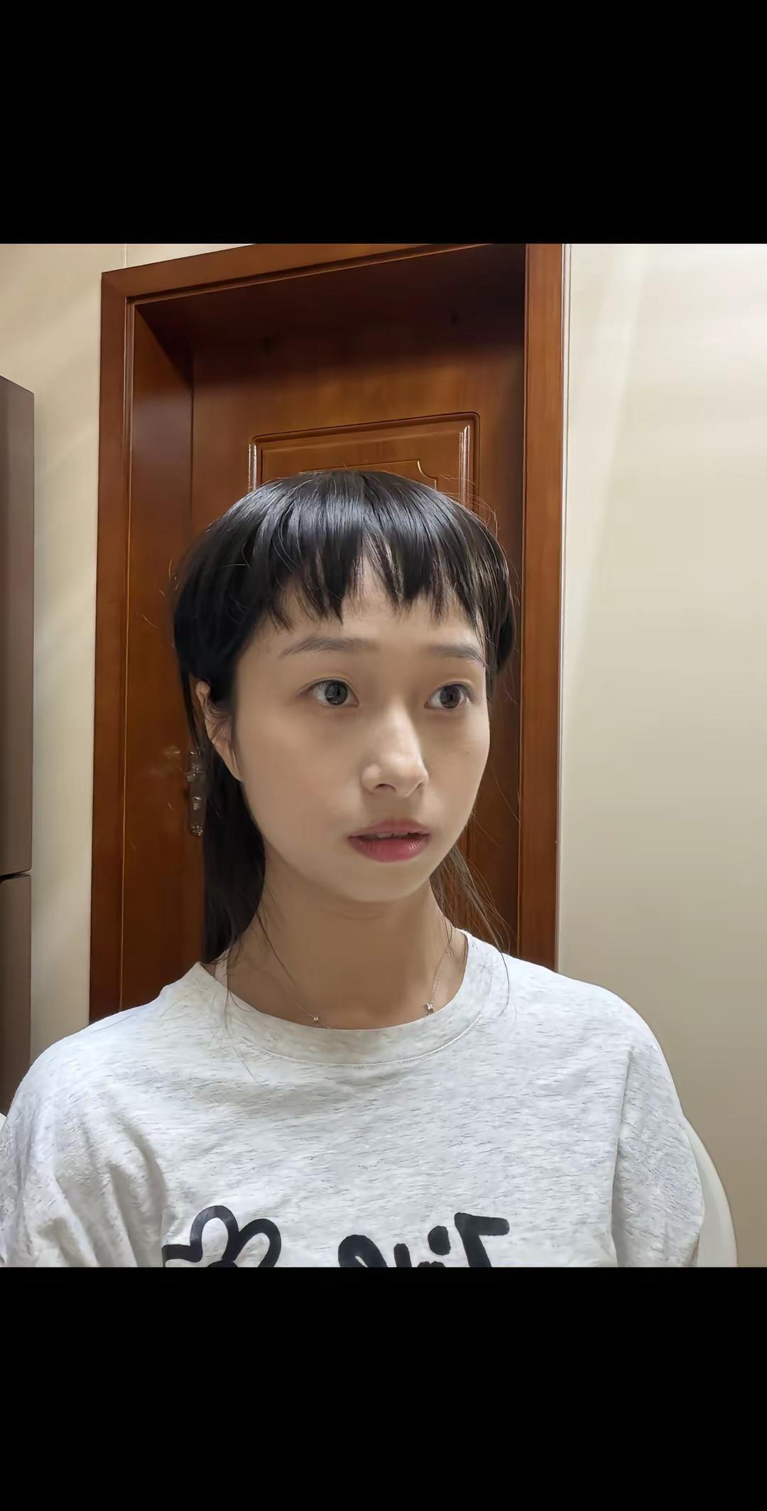 我可以分你一个草莓发夹搞笑模仿 戚百草仿妆 旋风少女
