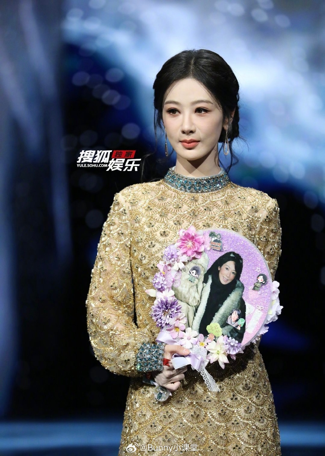 微博之夜红毯杨紫亮相红毯，身穿华伦天奴长裙，状态不错吧