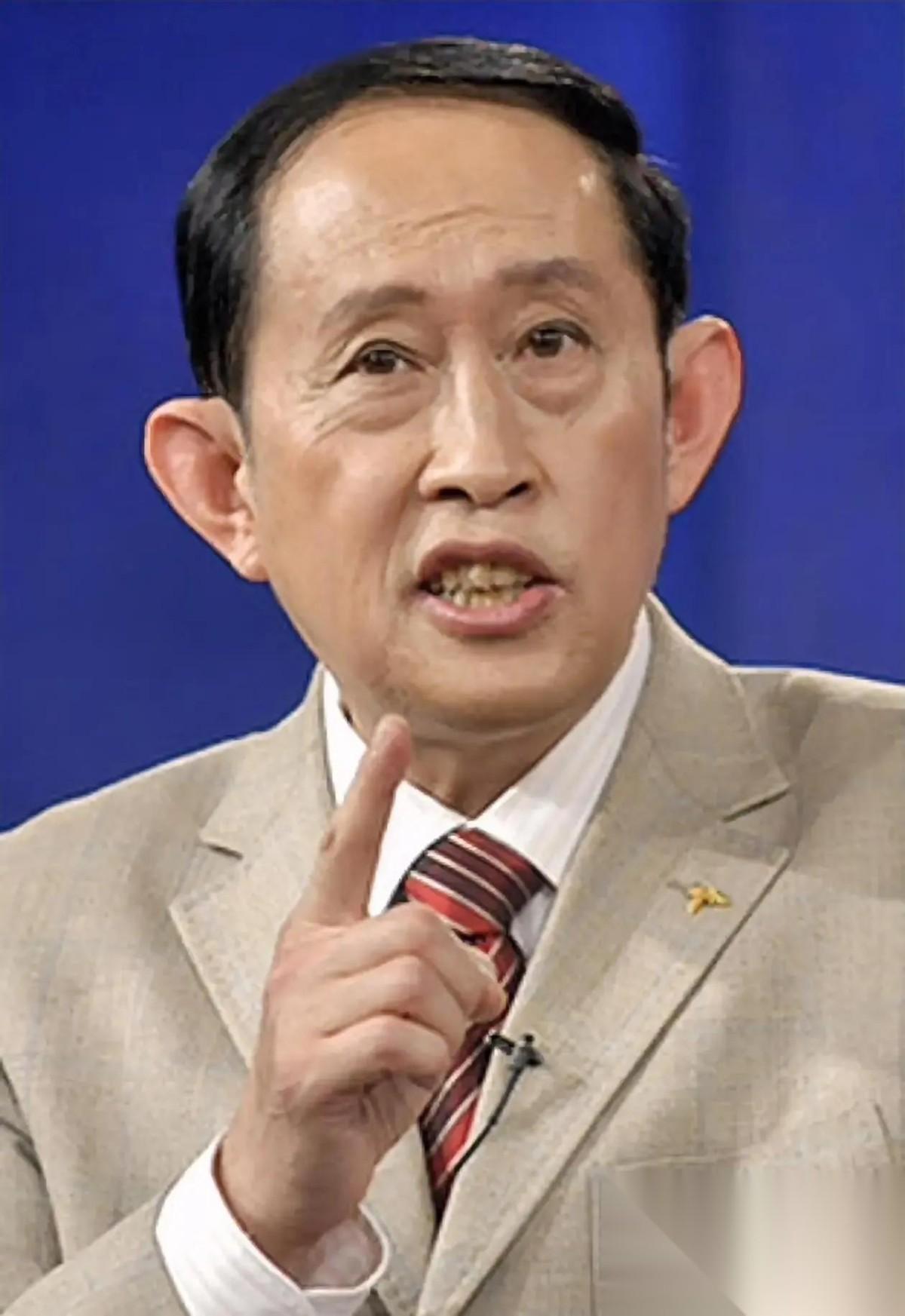 王立群教授说：“用权力泡女人，女人在你面前服服帖帖，用金钱泡女人，对方往往还会挑