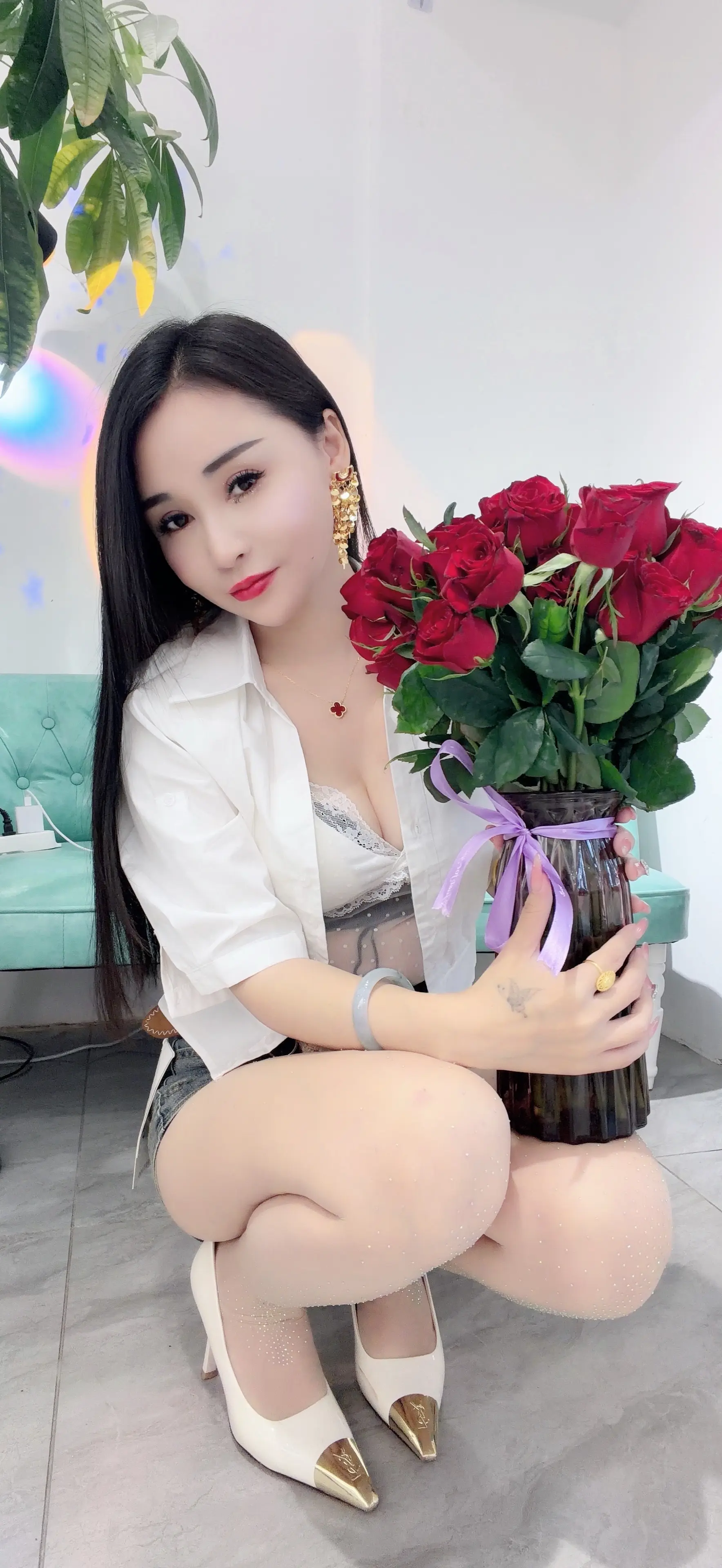 男人的爱很真诚，他爱谁 就跟谁联系，就给谁花钱，女人的爱也很真诚，谁对...