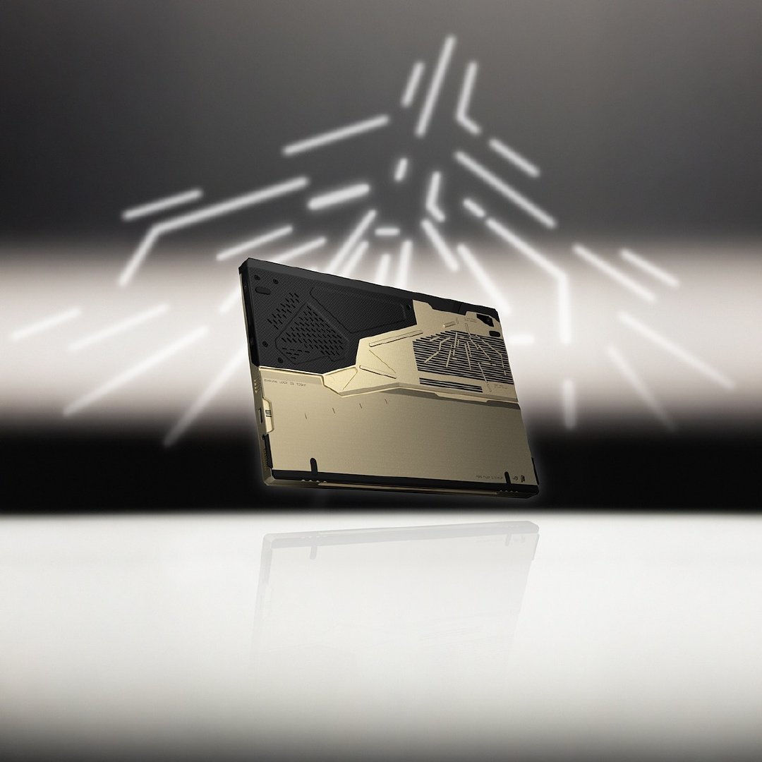 ROG和小岛工作室联动，推出了笔记本、耳机、鼠标和鼠标垫，由新川洋司负责设计。小