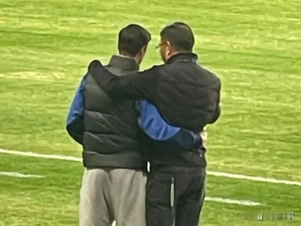 中超绯闻转会---特谢拉…特谢拉和申花合同年底到期，有些球迷认为特谢拉会离开申花