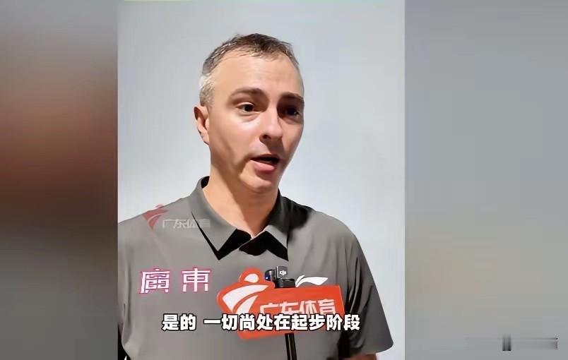 陈海涛又提前走了。
七十八比九十六输北京，末节落后二十分，他坐在看台上没等终场哨