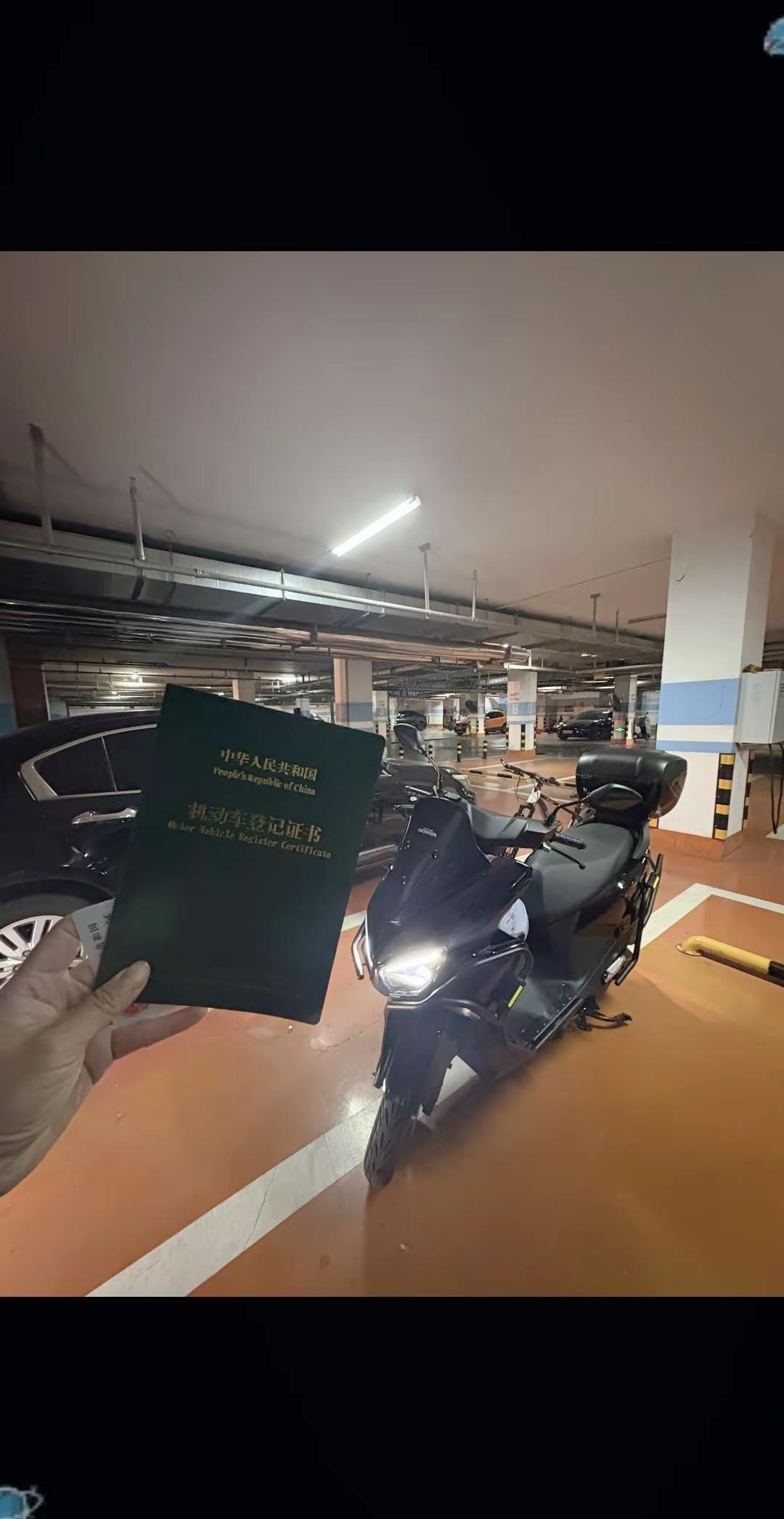 今日份开心：喜提大玩具🏍️，不靠天不靠地，全靠老公够努力💪 ，他出钱我出名，