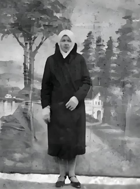 1937年，地下党张宗伟在家中被捕，就在他被抓时，苏联妻子从门外走进来，她眼含热