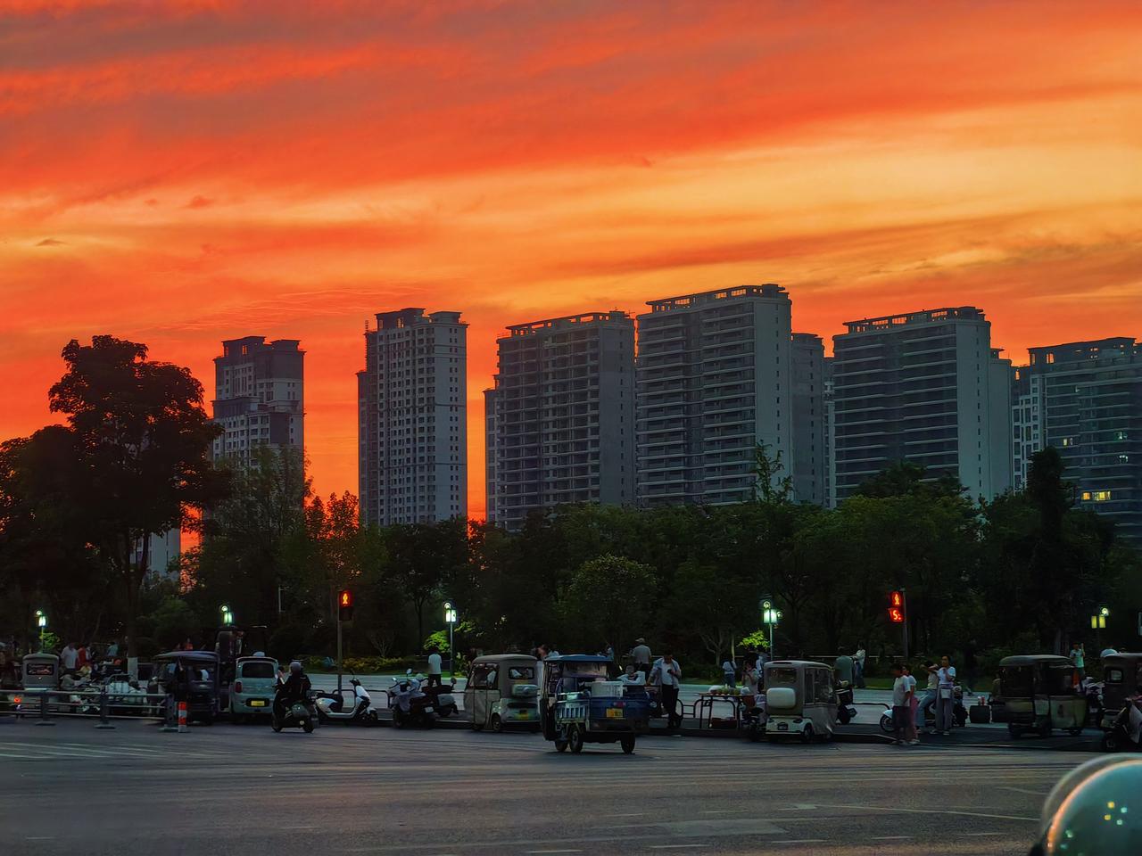 宿州今天的晚霞绝了，太美了！你有拍到么？城市日暮 宿州