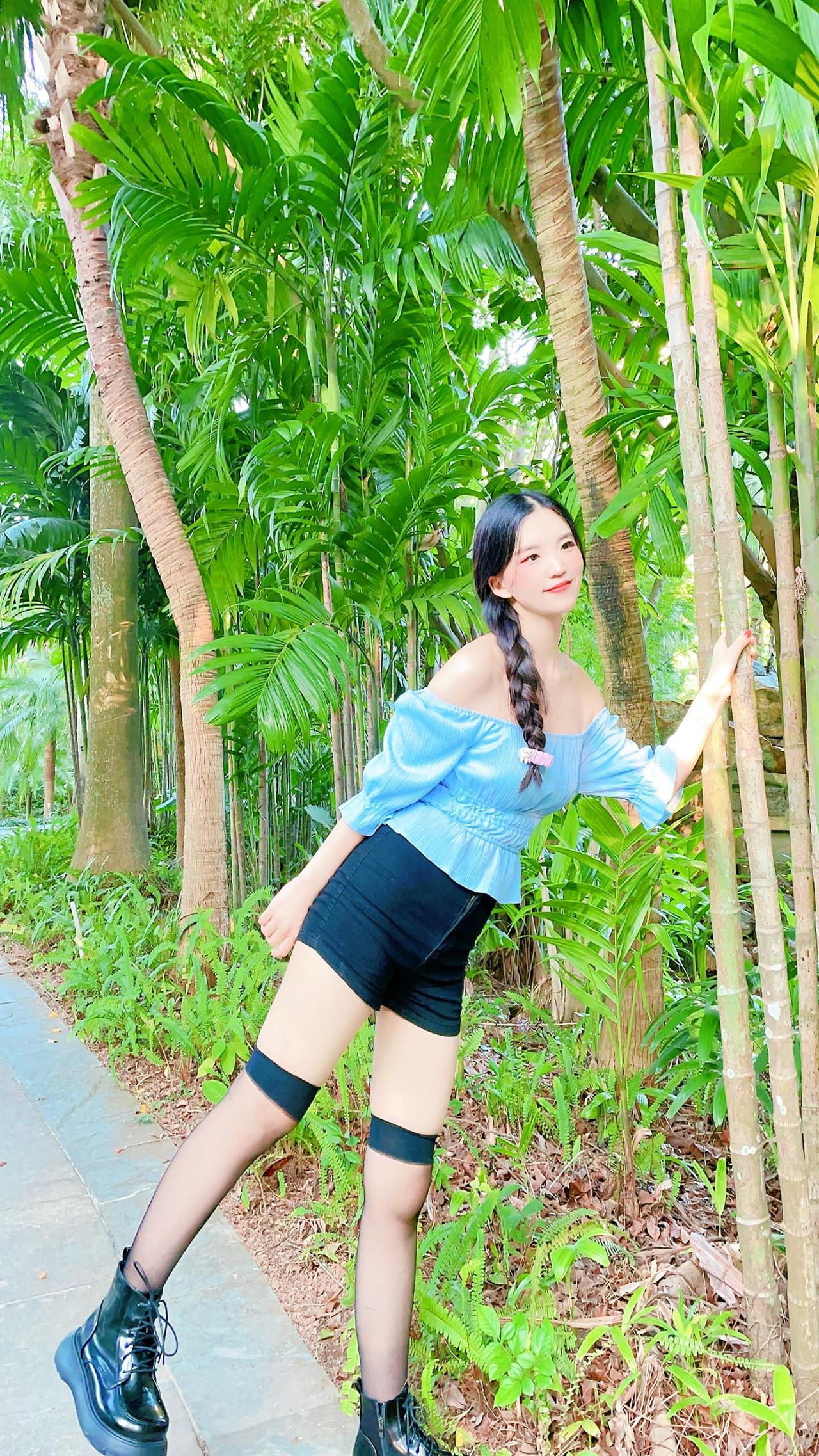 不一定每天很好，但每天都有一只小美好在等你。
黑丝 黑丝美女 甜美女孩 清纯甜美