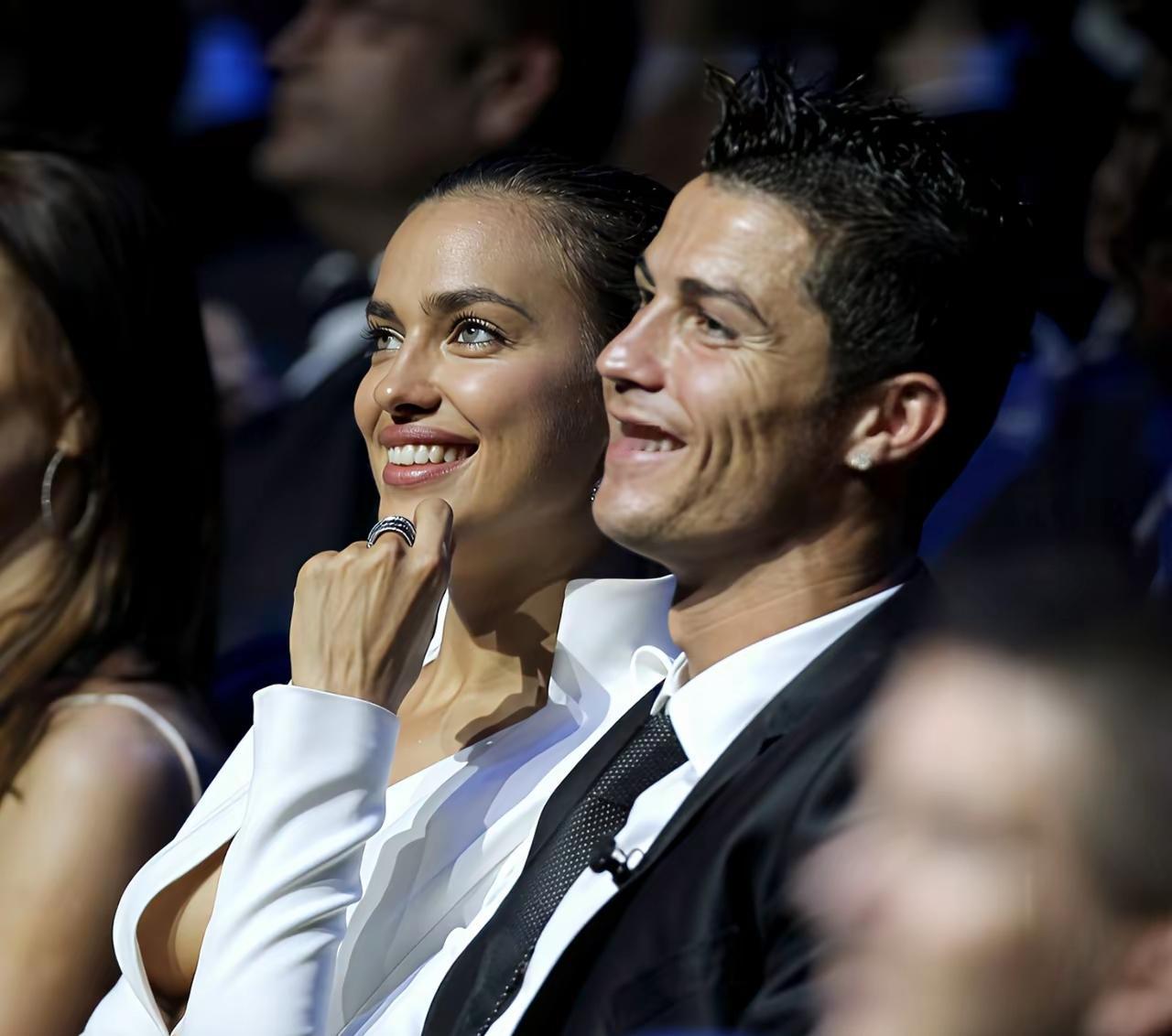 C罗，应该是后悔了！
没有对比就没有伤害，C罗在爱情上，应该是深有体会！
与伊莲