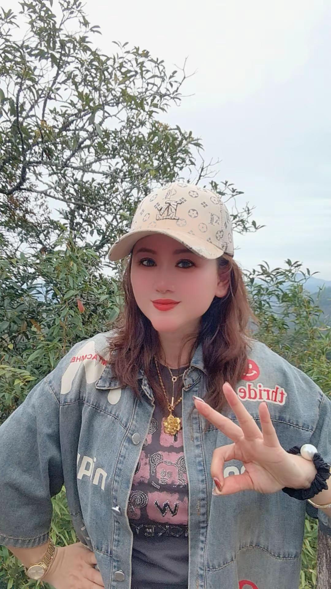 新的一岁，与过去和解，对岁月温柔。祝自己生日快乐！万事顺意！为我送上祝福吧！爱你