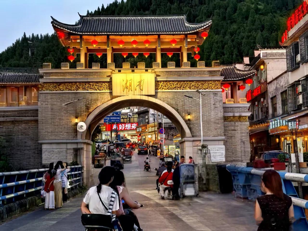 晒晒相册里的美丽秋景一鸡鸣三省