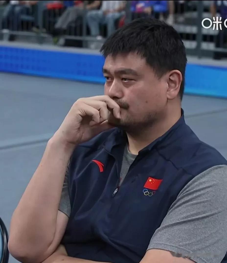 为什么防不住菲律宾32号？让他投进了6个三分球了。