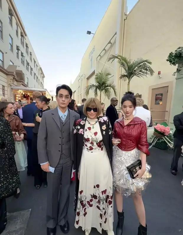 分享娱乐[超话]分享娱乐 刘亦菲朱一龙同框看秀 男帅女美超养眼 ​​​