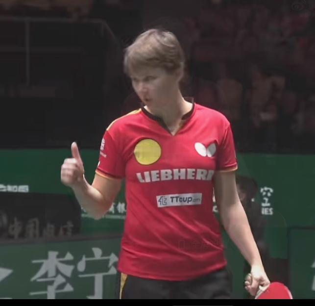 孙颖莎球品真的太好了，值得敬佩！那么，其他选手也应该遵守比赛规则才对，不是吗？孙