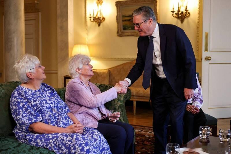 英国首相就上世纪“强制送养”政策道歉：未婚母亲没有错 错的是政府海外新鲜事 英国