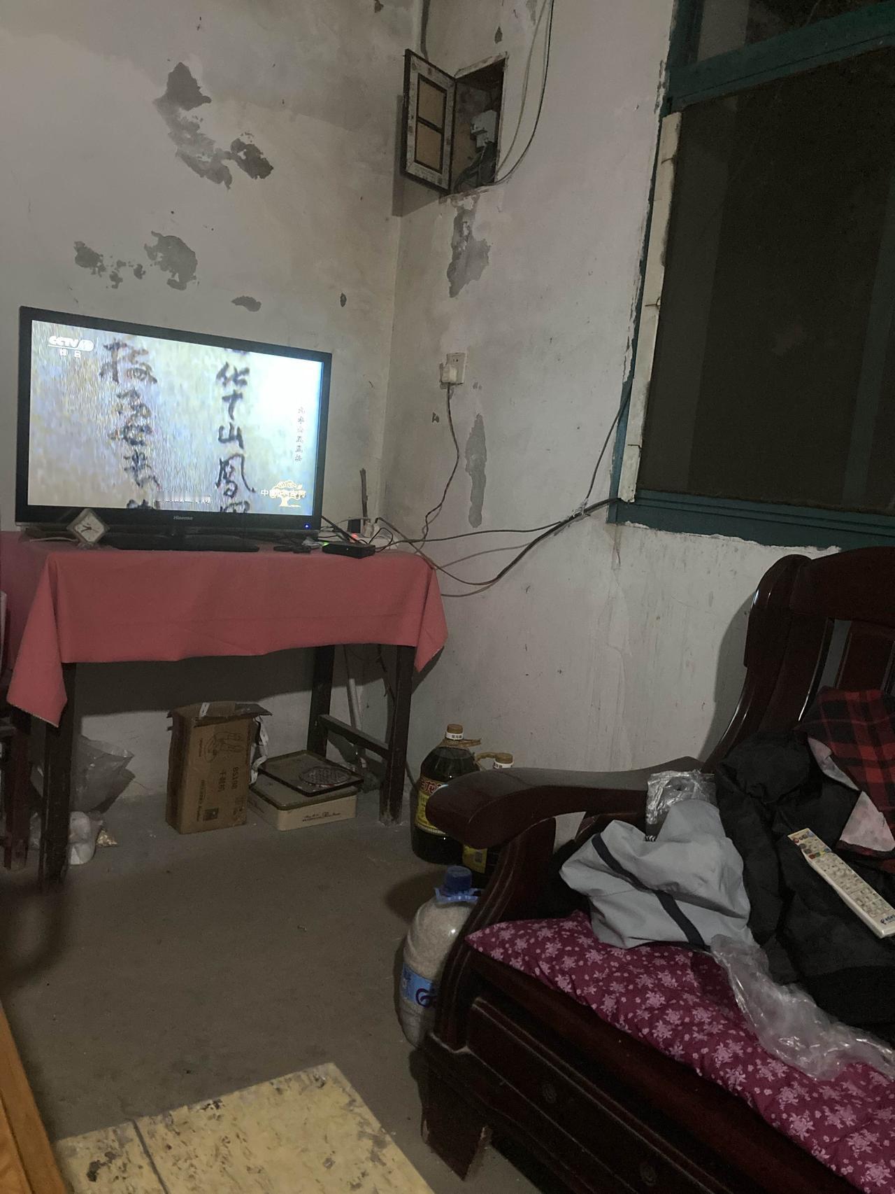 这几天下雨，公园里应该空气是最好的，好想去雨山湖公园里坐着[捂脸]肺不好，最喜欢