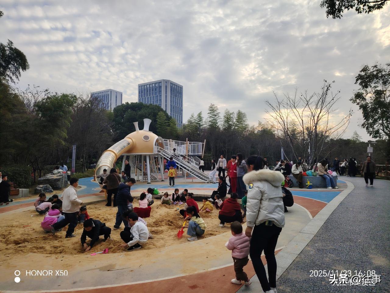 11月23日浔南花谷公园儿童游乐场