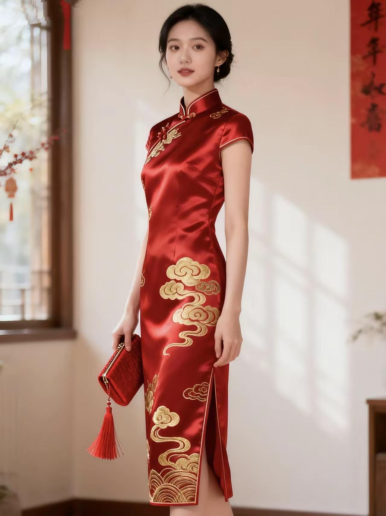 清江引·旗袍裁月色
针牵半阙江南念，
绫落星芒乱。
云纹作剪裁，
月色为衣浣。