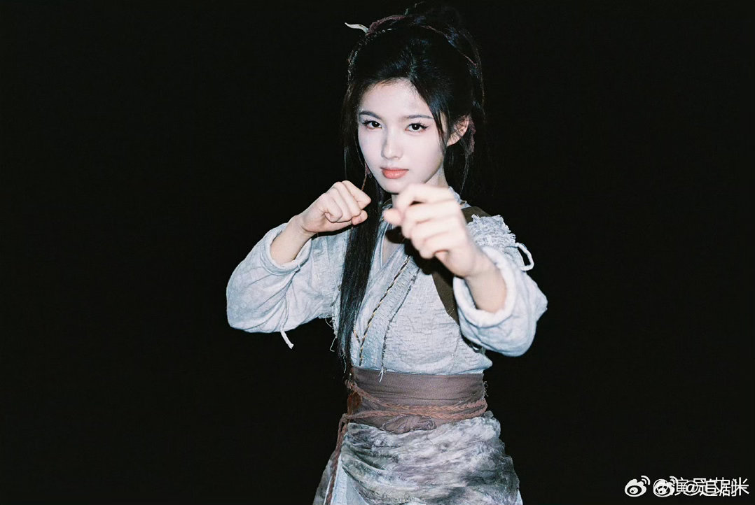 艾米演技好灵雀骨 早就该让艾米演这种角色了！《雀骨》里她一亮相就抓住了我的目光，