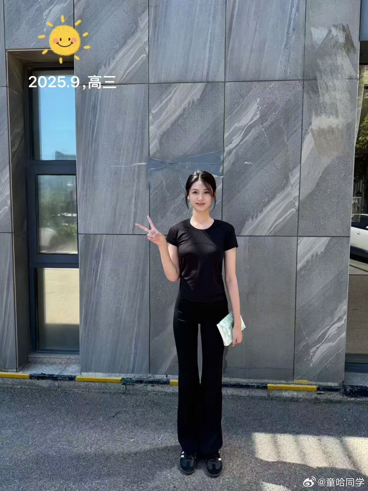 张籽沐高考结束后晒照张籽沐这次给自己高考加油 考完试开心晒出日常，手里的奖状格外