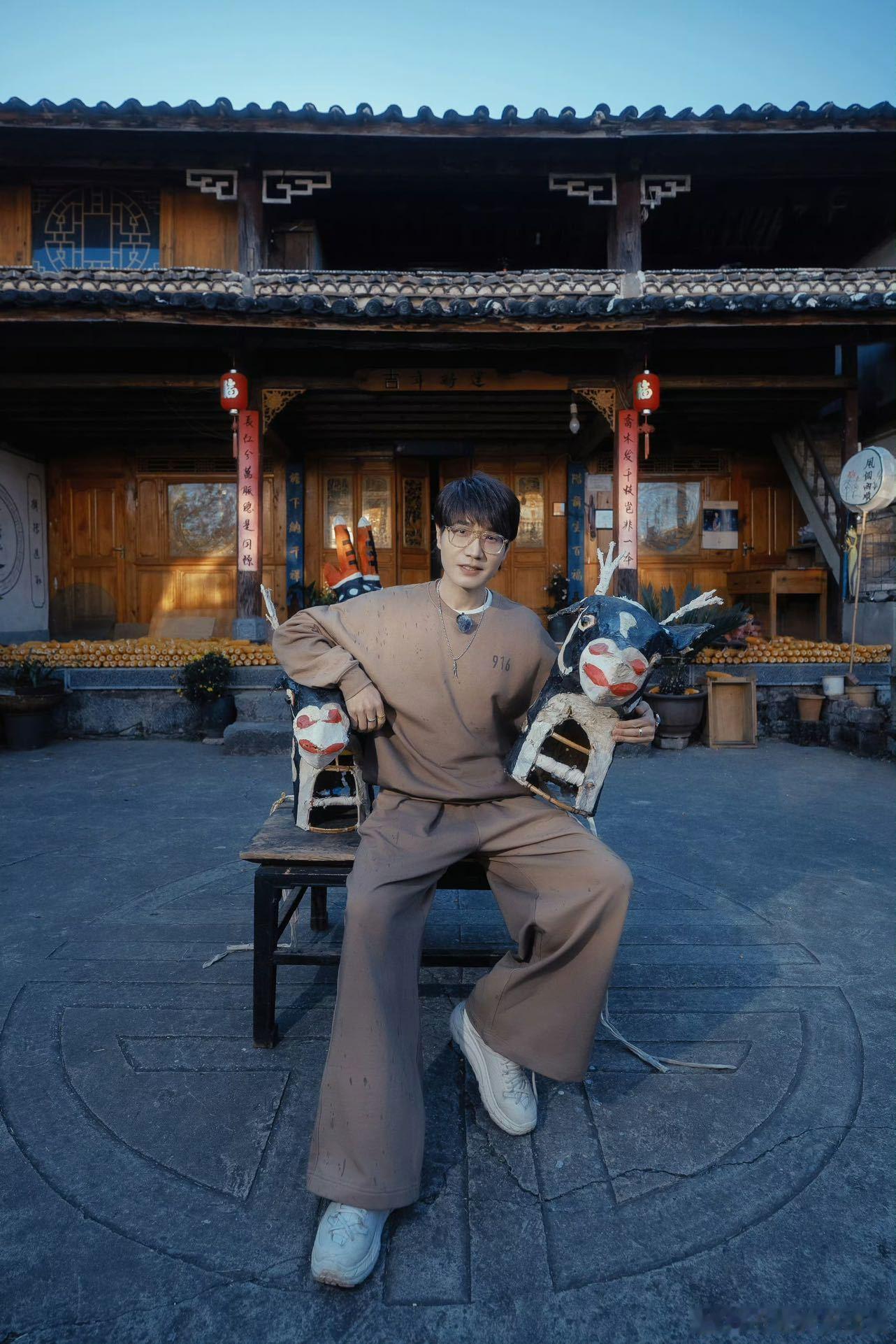 王铮亮全赛道音乐总监 王铮亮在手风琴键盘鼓点间自由穿梭，音乐就是他的游乐园！如此