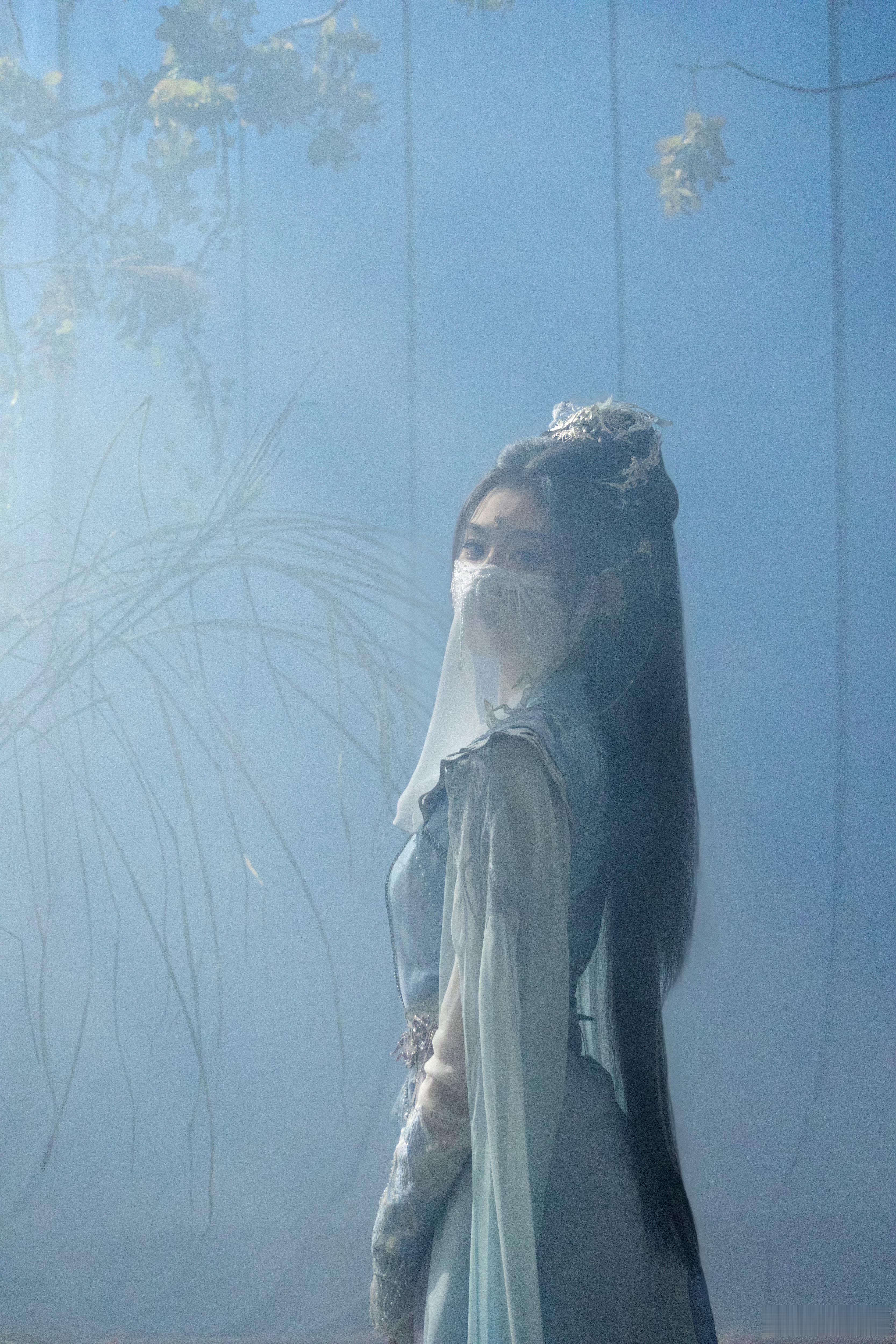 应该是最后一组漂亮剧照了 《暗河传》慕雪薇☽ 剧照-1️⃣白衣2️⃣白衣+面纱 