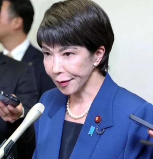 离谱到家！中国民航新规压根没禁飞，日本右翼却吓破胆，高市早苗慌着绕路纯属自导自演