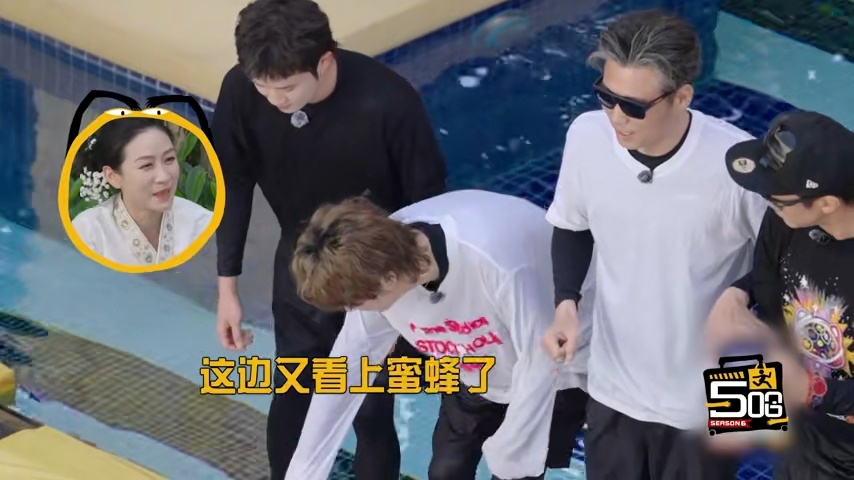 鹿晗太逗了，大家一起吃早餐，鹿晗掀开早餐发现啥也没有鹿晗国王的早餐零帧开演哈哈哈