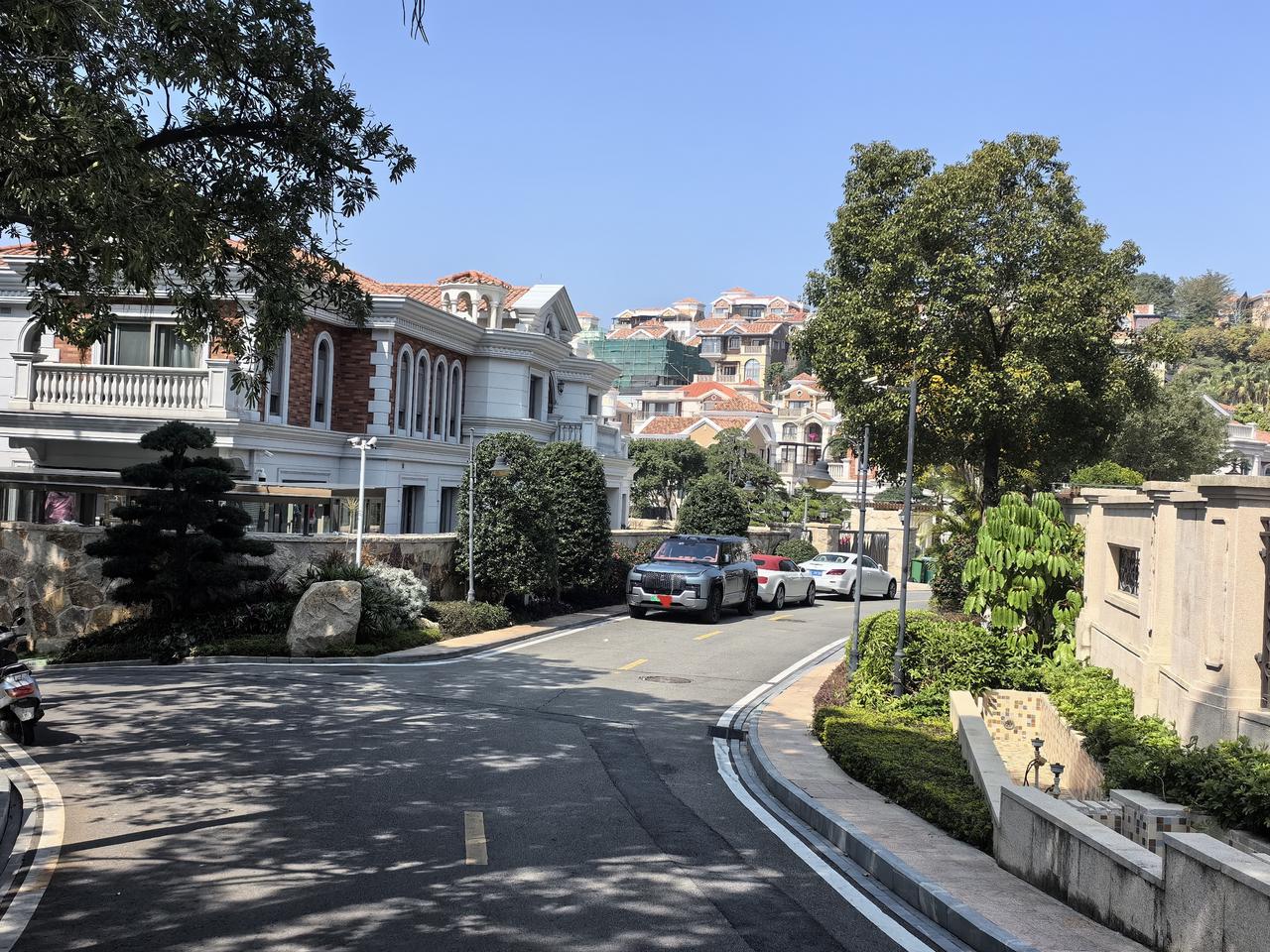 拿什么来比，医疗教育文化历史行政地位或者居住环境？整个晋江范围内，能找出这样的小