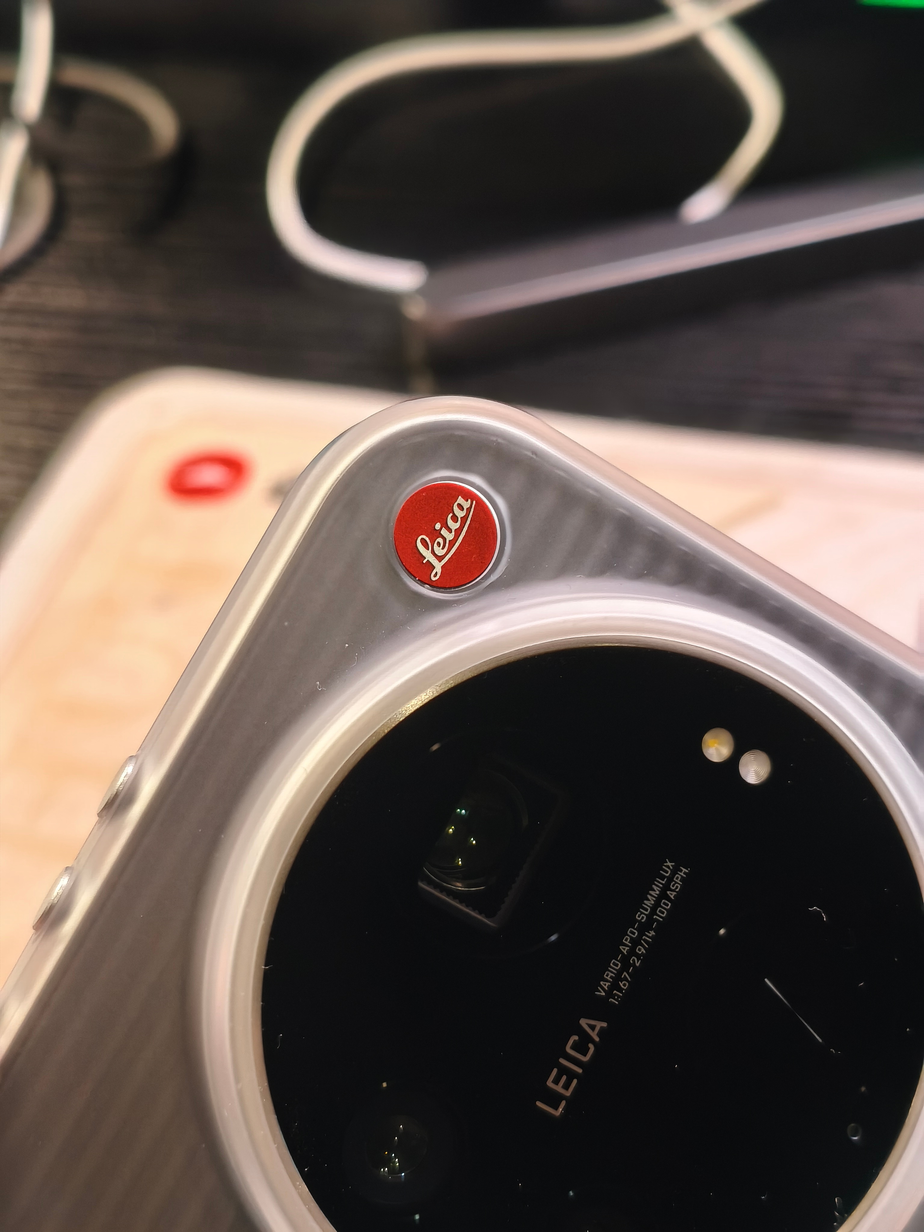 家小米17 Ultra徕卡版的磁吸光栅真不错啊，白色光栅搭配黑色徕卡，颜值真的觉