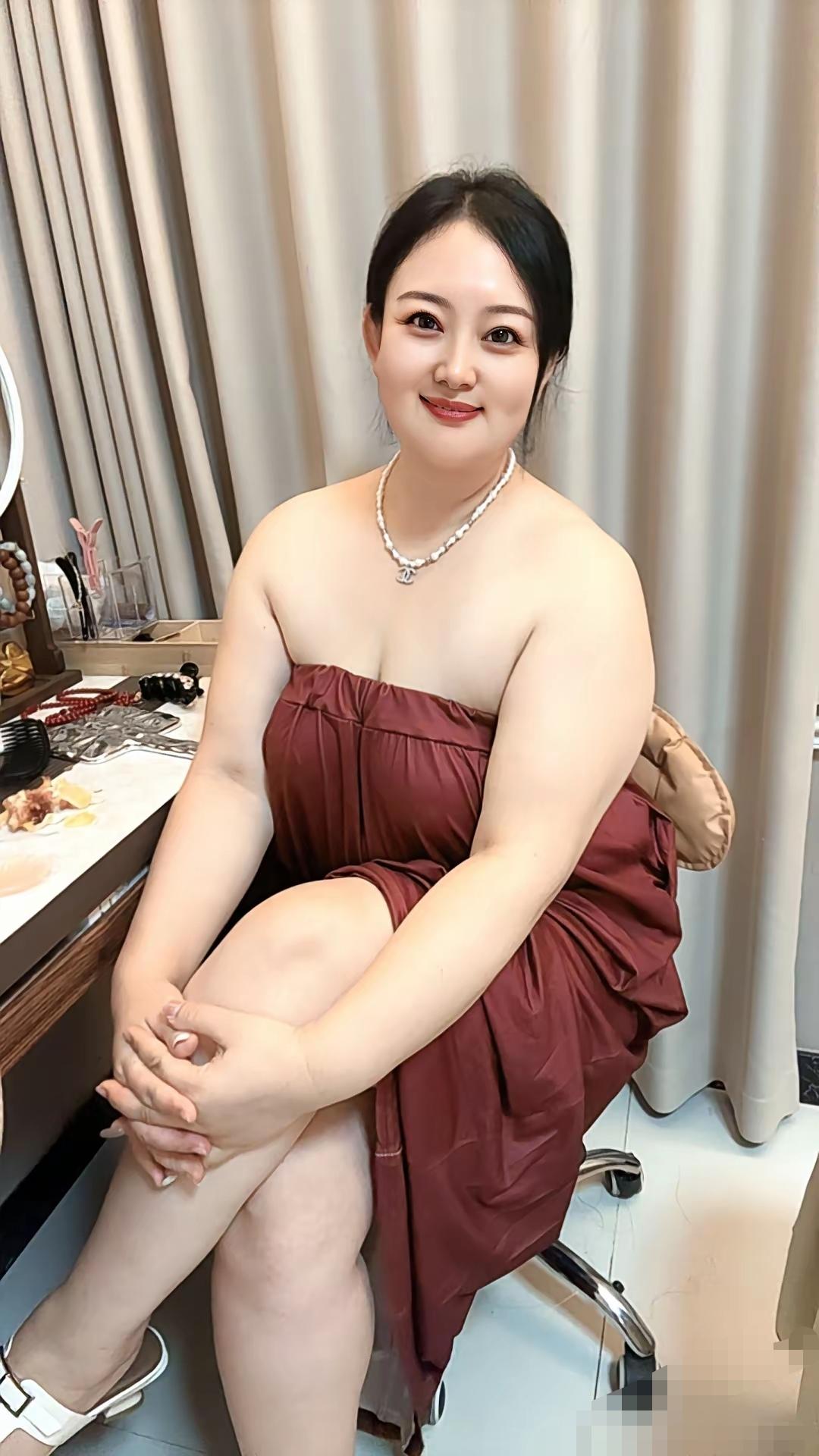 微胖富态的美女