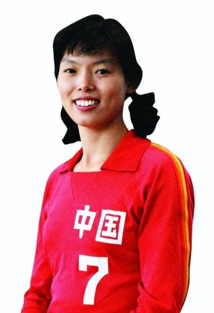 2013年，女排名将陈招娣被病痛折磨到极限，生命走到尽头。她把丈夫叫到床前，忍着