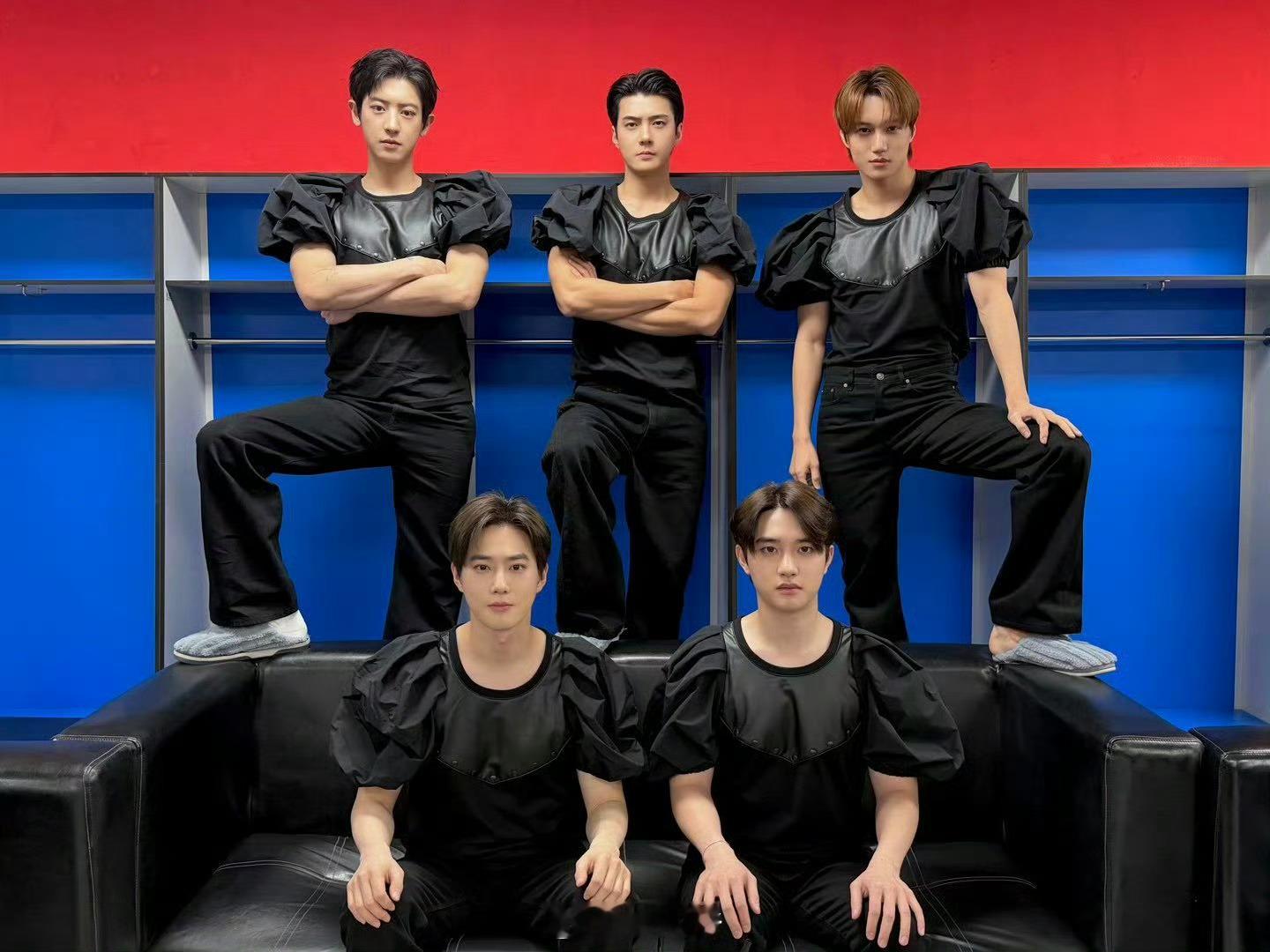 EXO公主泡泡袖黑色泡泡袖穿搭——金俊勉 都暻秀 朴灿烈 吴世勋 金钟仁 