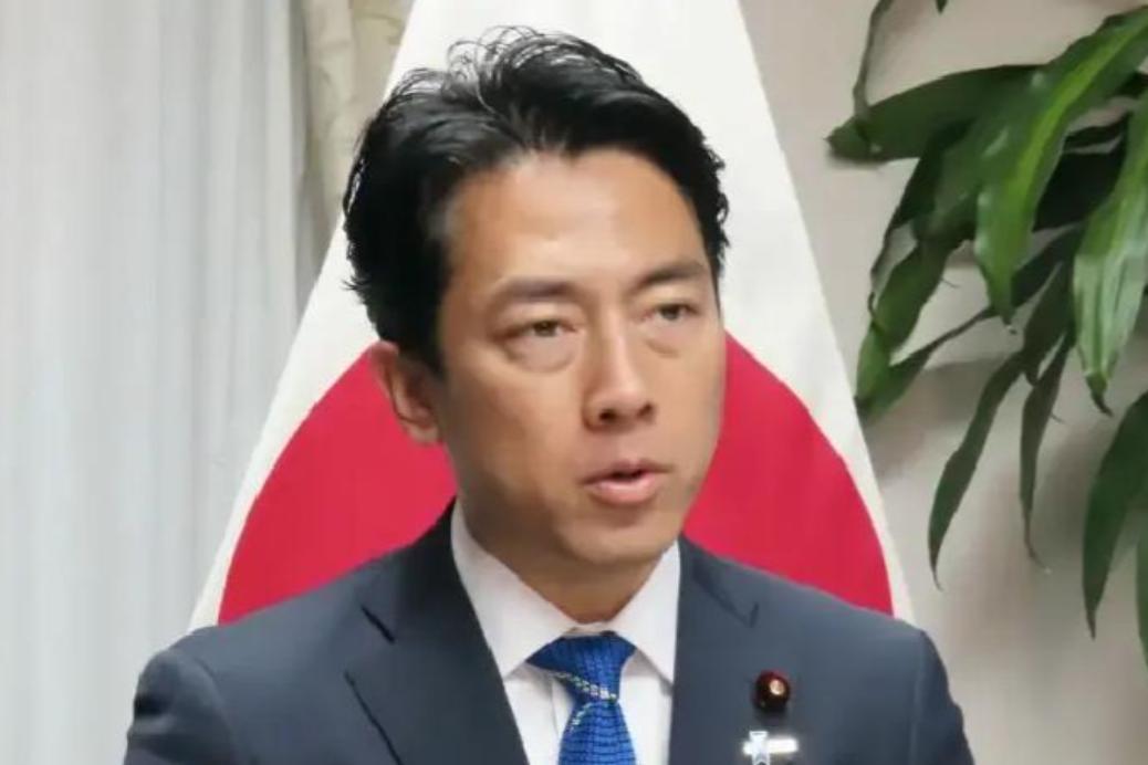 日本喊话中国了！就在28日，正在 韩国 访问的日本防卫大臣 小泉进次郎 就中俄军