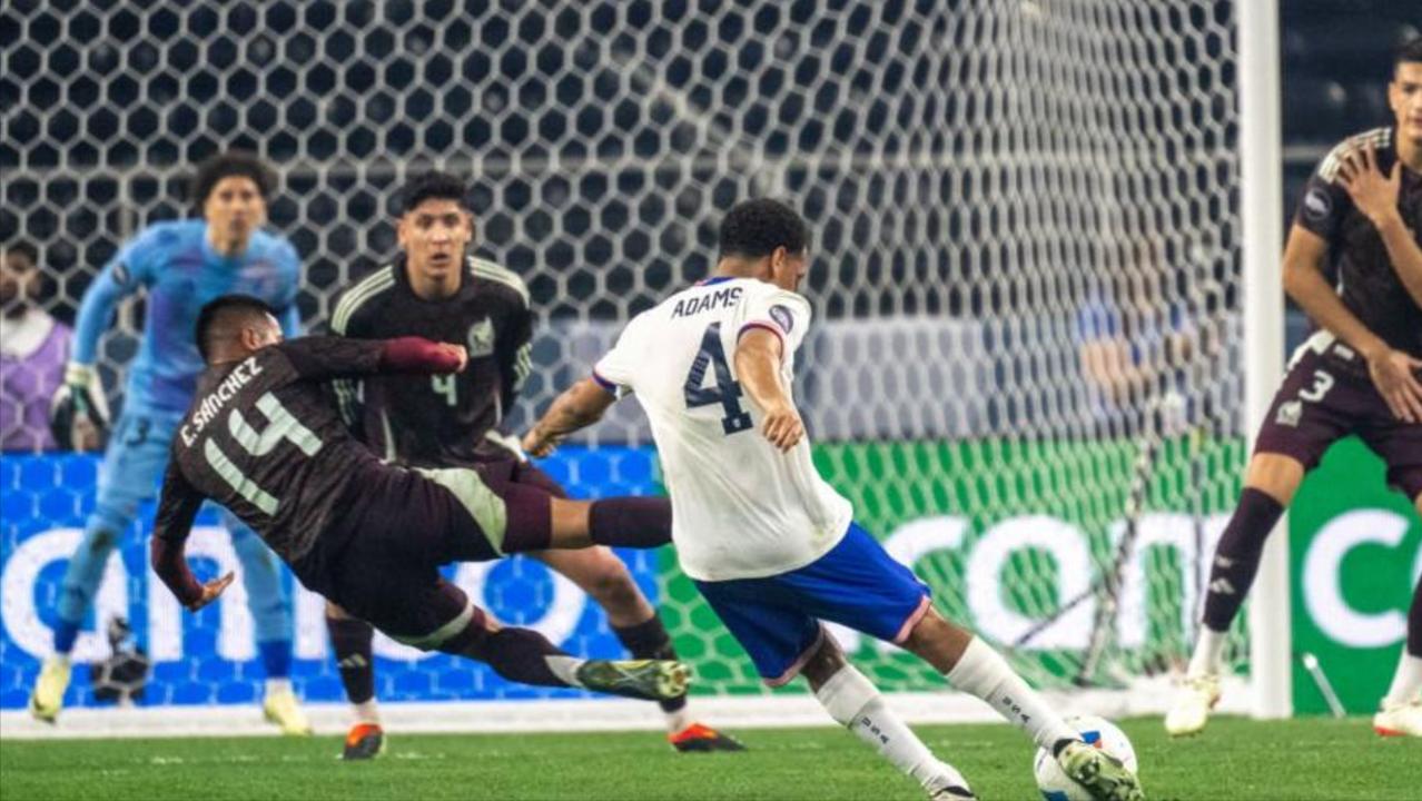 美国2-0墨西哥：泰勒·亚当斯和乔瓦尼·雷纳进球帮助美国赢得中北美及加勒比地区国