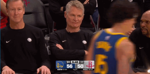 科尔无奈了，追梦格林现在真是不想好好打球了啊！
这种小动作真的太没必要了，简直就