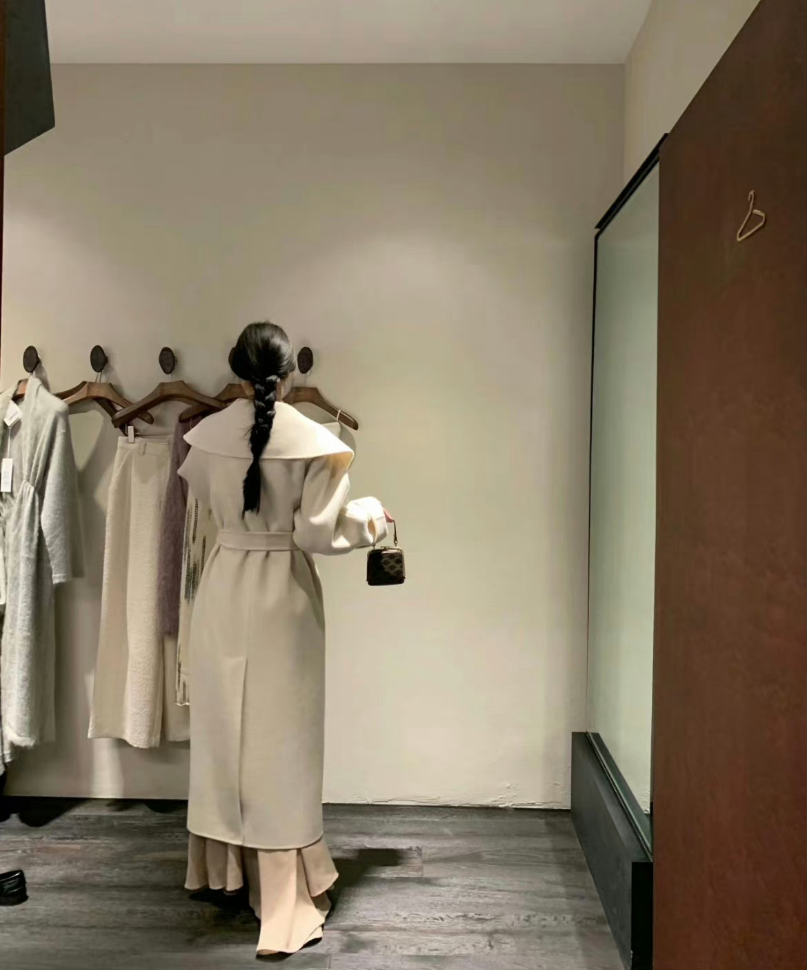 千千万万个人对我好 我都不会动摇 因为我问心心说只偏向你#情感语录##文案#  