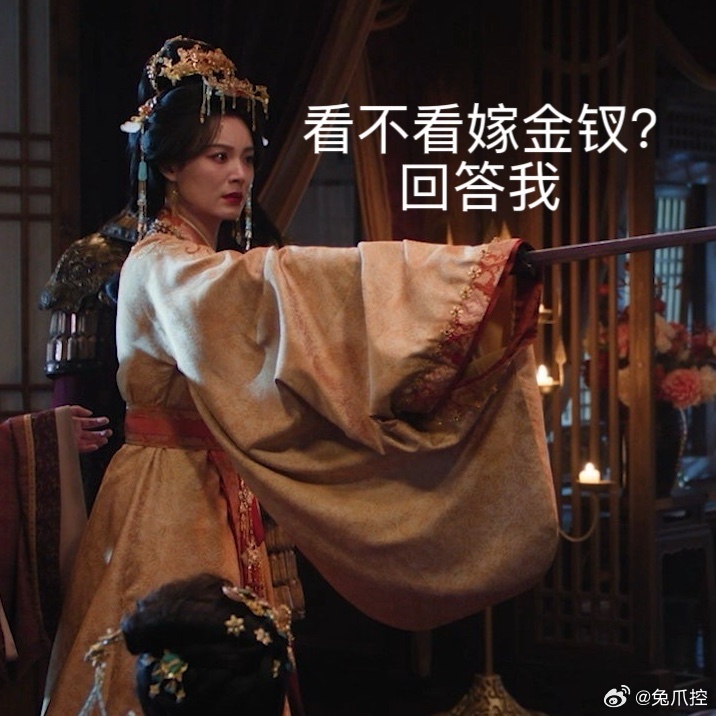 国庆街头被田曦薇酷酷霸屏放假路上被田曦薇酷酷霸屏 放假路上被田曦薇霸屏，线下大屏